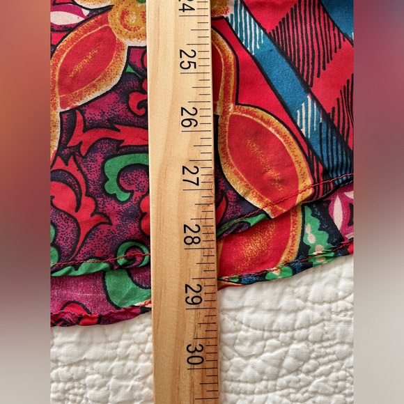 100% Silk. Short sleeve Shirt. Stunt Collections - Picture 4 of 6